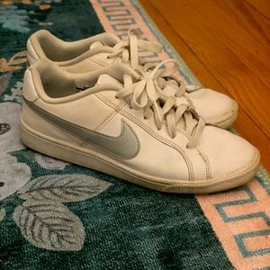 Nike womens Size 8.5 White Sneakers